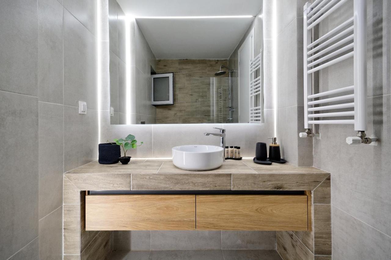 Elegant Big Apartment In Athens Center With Balcony Eksteriør billede