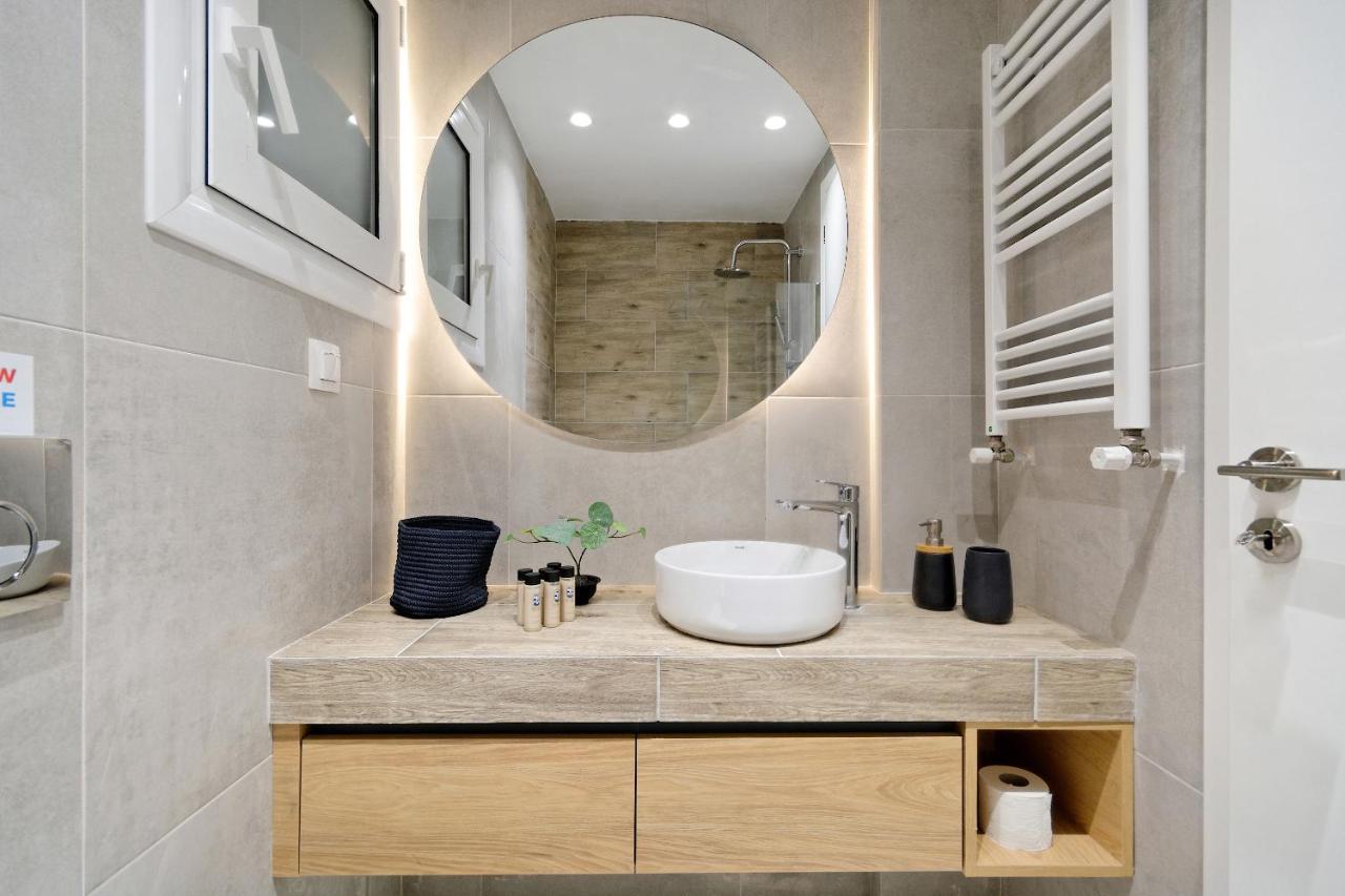 Elegant Big Apartment In Athens Center With Balcony Eksteriør billede